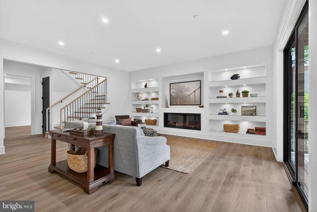 6210 DAHLONEGA RD, Bethesda, MD 20816