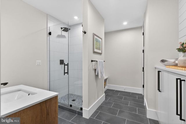 6210 DAHLONEGA RD, Bethesda, MD 20816