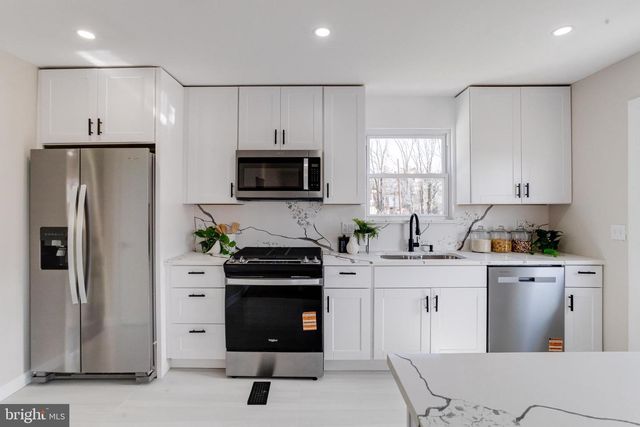 605 WALNUT AVE, Baltimore, MD 21229