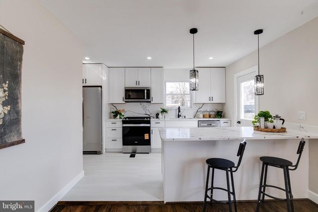 605 WALNUT AVE, Baltimore, MD 21229