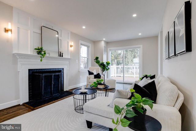 605 WALNUT AVE, Baltimore, MD 21229