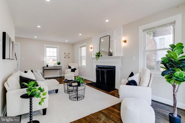 605 WALNUT AVE, Baltimore, MD 21229