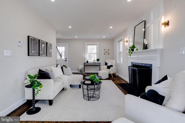 605 WALNUT AVE, Baltimore, MD 21229