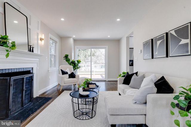 605 WALNUT AVE, Baltimore, MD 21229