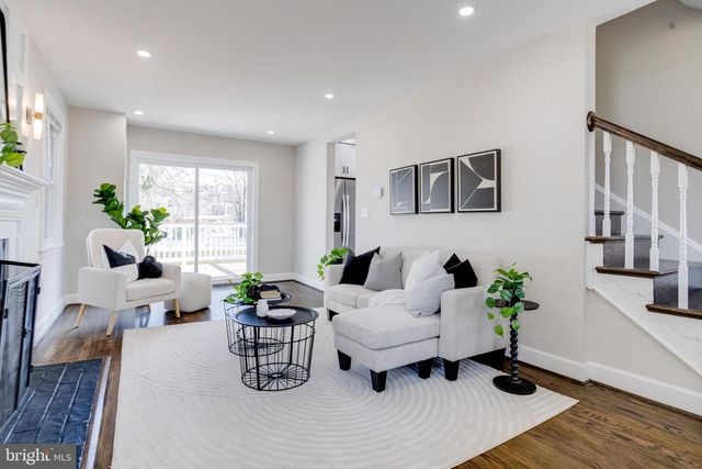 605 WALNUT AVE, Baltimore, MD 21229