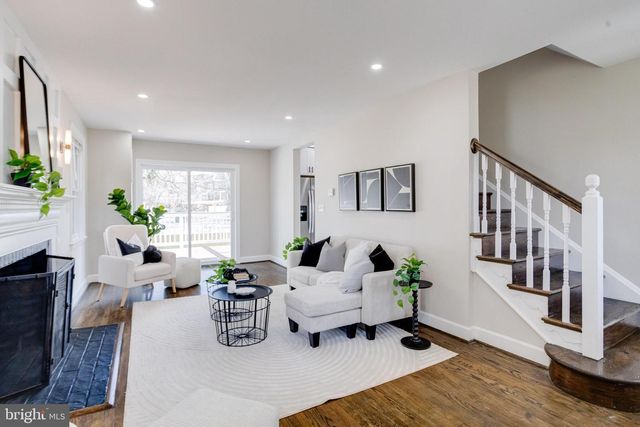 605 WALNUT AVE, Baltimore, MD 21229