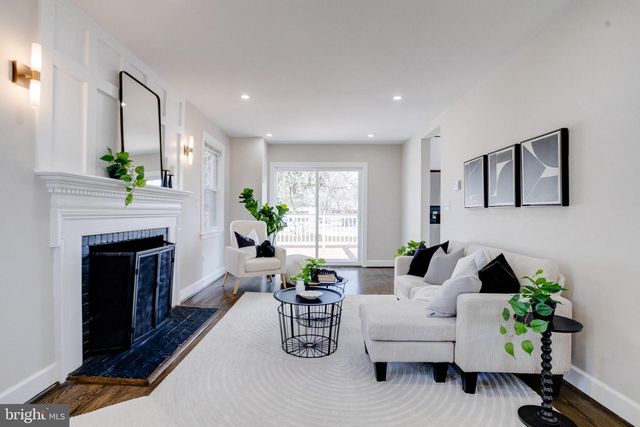 605 WALNUT AVE, Baltimore, MD 21229