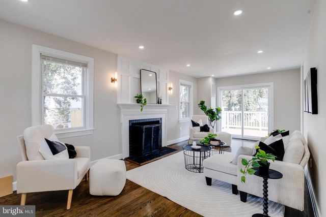 605 WALNUT AVE, Baltimore, MD 21229