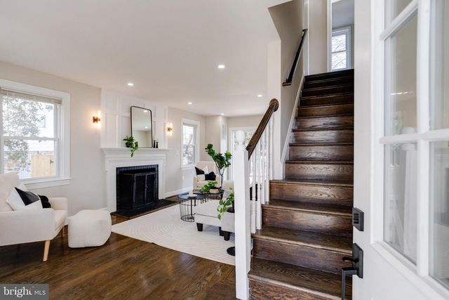 605 WALNUT AVE, Baltimore, MD 21229