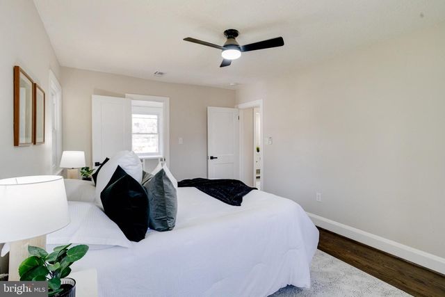 605 WALNUT AVE, Baltimore, MD 21229