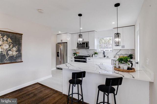 605 WALNUT AVE, Baltimore, MD 21229