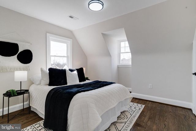 605 WALNUT AVE, Baltimore, MD 21229