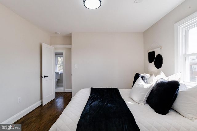 605 WALNUT AVE, Baltimore, MD 21229