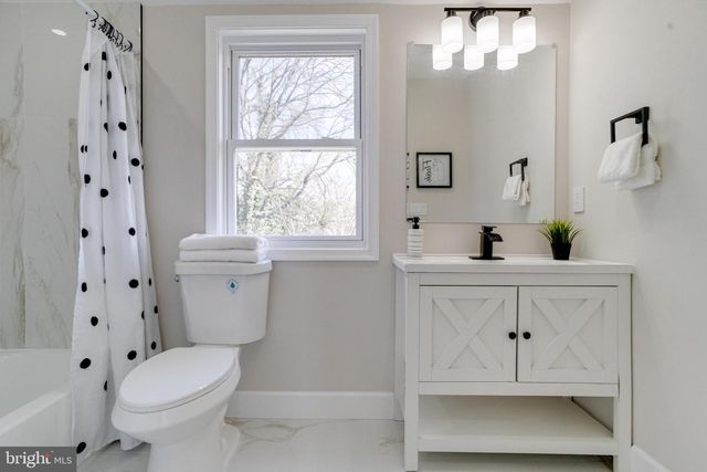 605 WALNUT AVE, Baltimore, MD 21229