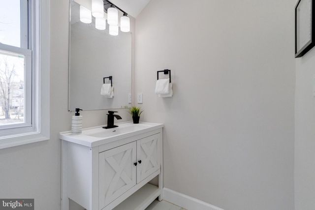 605 WALNUT AVE, Baltimore, MD 21229