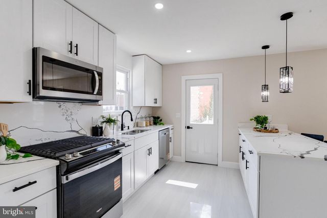 605 WALNUT AVE, Baltimore, MD 21229