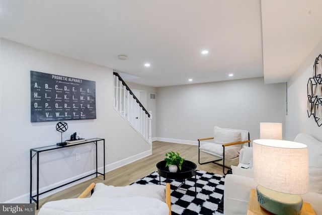 605 WALNUT AVE, Baltimore, MD 21229