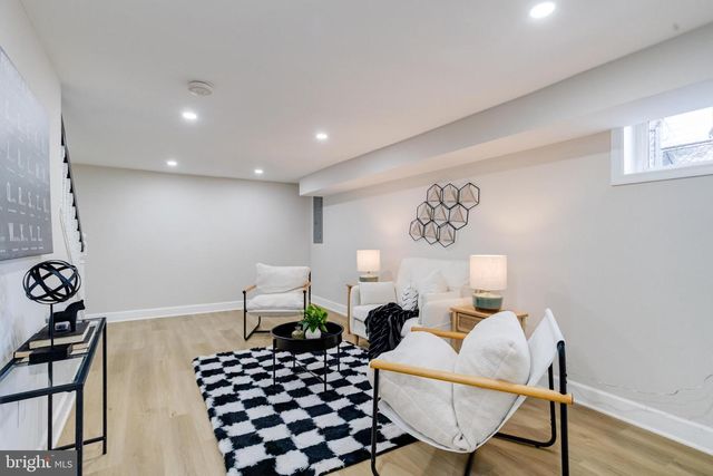 605 WALNUT AVE, Baltimore, MD 21229