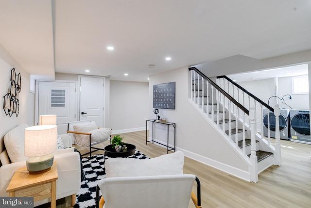 605 WALNUT AVE, Baltimore, MD 21229