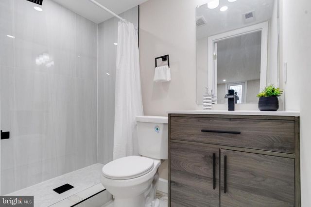 605 WALNUT AVE, Baltimore, MD 21229