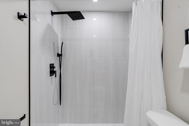 605 WALNUT AVE, Baltimore, MD 21229