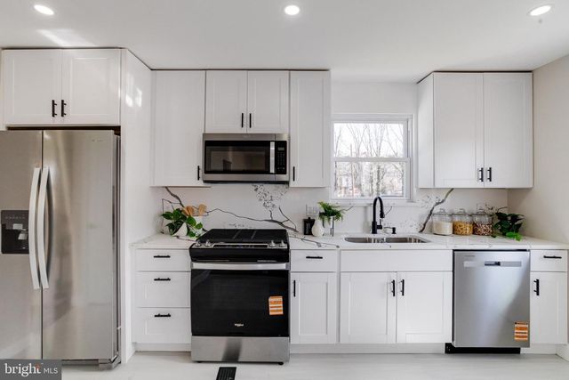 605 WALNUT AVE, Baltimore, MD 21229