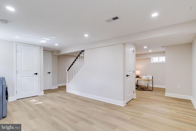 605 WALNUT AVE, Baltimore, MD 21229