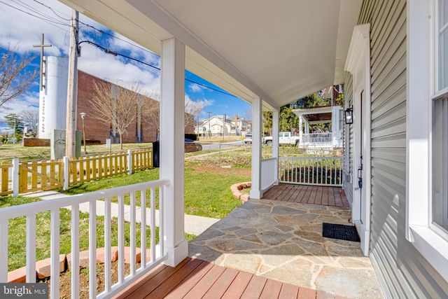 605 WALNUT AVE, Baltimore, MD 21229