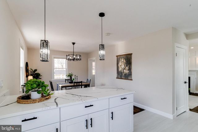 605 WALNUT AVE, Baltimore, MD 21229