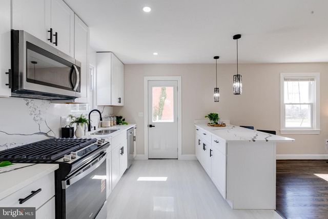 605 WALNUT AVE, Baltimore, MD 21229