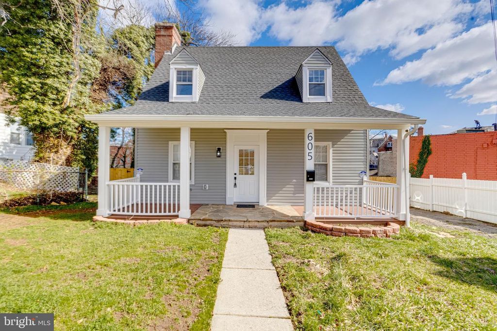 605 WALNUT AVE, Baltimore, MD 21229