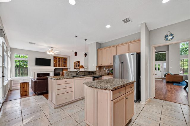 150 Wisteria Walk Circle, The Woodlands, TX 77381