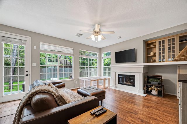 150 Wisteria Walk Circle, The Woodlands, TX 77381