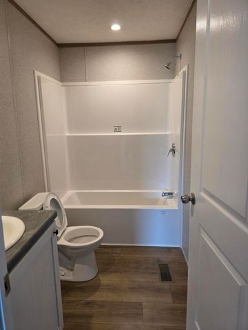 411 S Myrtle Street, Conway, MO 65632