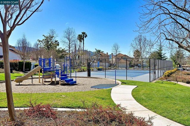 5233 5233 Boulder Ct, Concord, CA 94521