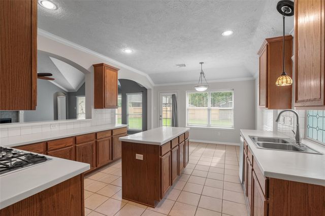 95 E Whistlers Bend Circle, The Woodlands, TX 77384