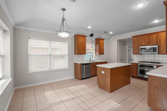 95 E Whistlers Bend Circle, The Woodlands, TX 77384