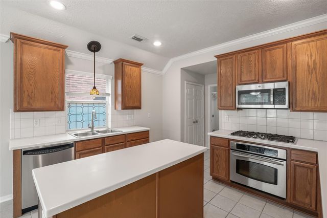 95 E Whistlers Bend Circle, The Woodlands, TX 77384