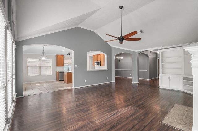 95 E Whistlers Bend Circle, The Woodlands, TX 77384