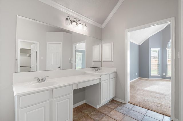 95 E Whistlers Bend Circle, The Woodlands, TX 77384