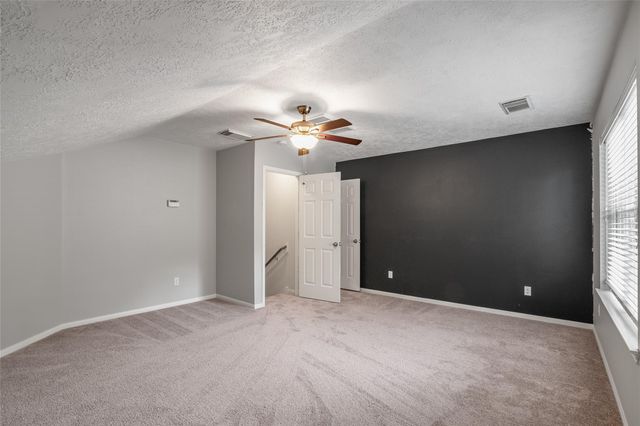 95 E Whistlers Bend Circle, The Woodlands, TX 77384