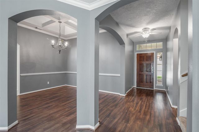 95 E Whistlers Bend Circle, The Woodlands, TX 77384