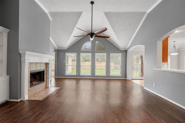 95 E Whistlers Bend Circle, The Woodlands, TX 77384