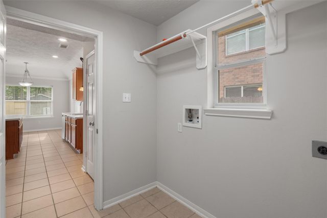 95 E Whistlers Bend Circle, The Woodlands, TX 77384