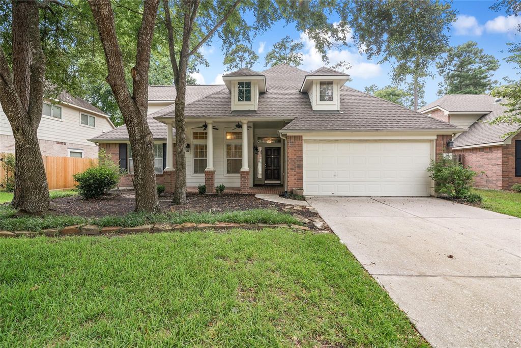 95 E Whistlers Bend Circle, The Woodlands, TX 77384