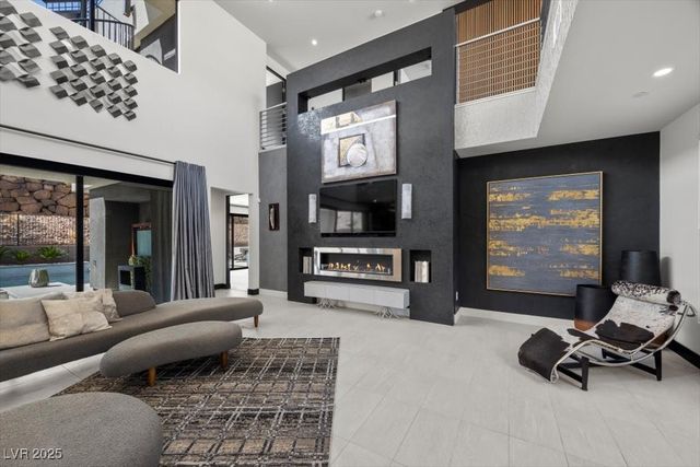 5 HIGHLAND COVE Lane, Henderson, NV 89011