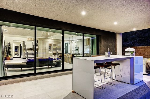 5 HIGHLAND COVE Lane, Henderson, NV 89011