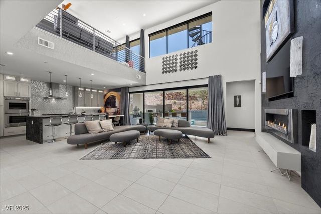 5 HIGHLAND COVE Lane, Henderson, NV 89011