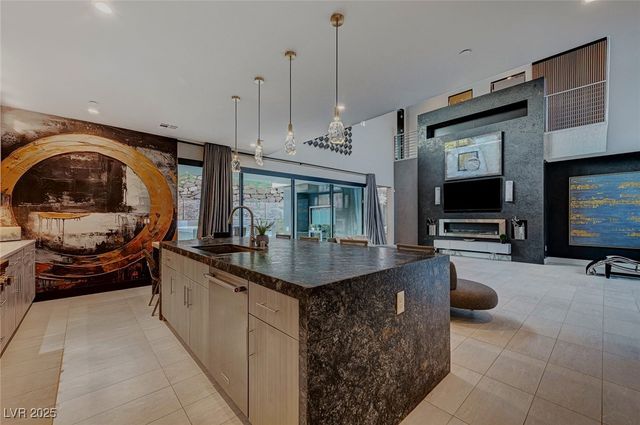 5 HIGHLAND COVE Lane, Henderson, NV 89011