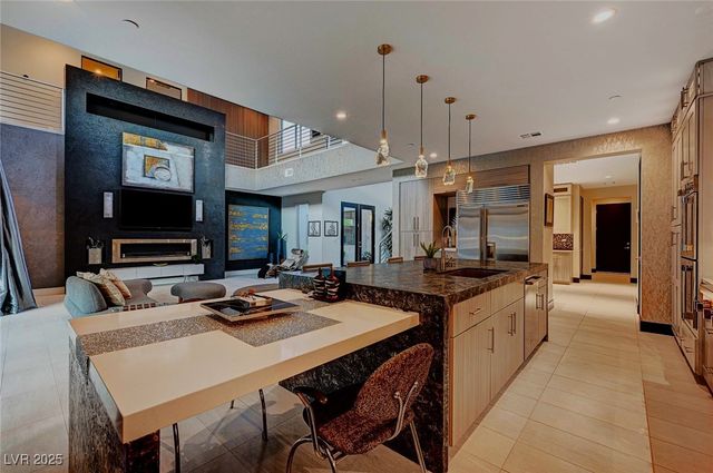 5 HIGHLAND COVE Lane, Henderson, NV 89011